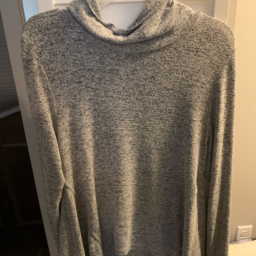 Apana workout pullover - Picture 2 of 2